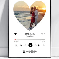 Personalizuotas Spotify muzikos grotuvo įrėmintas plakatas su jūsų nuotrauka širdelės formos, daina ir spotify kodu  Posteris(Plakatas) -  dovanokis.lt