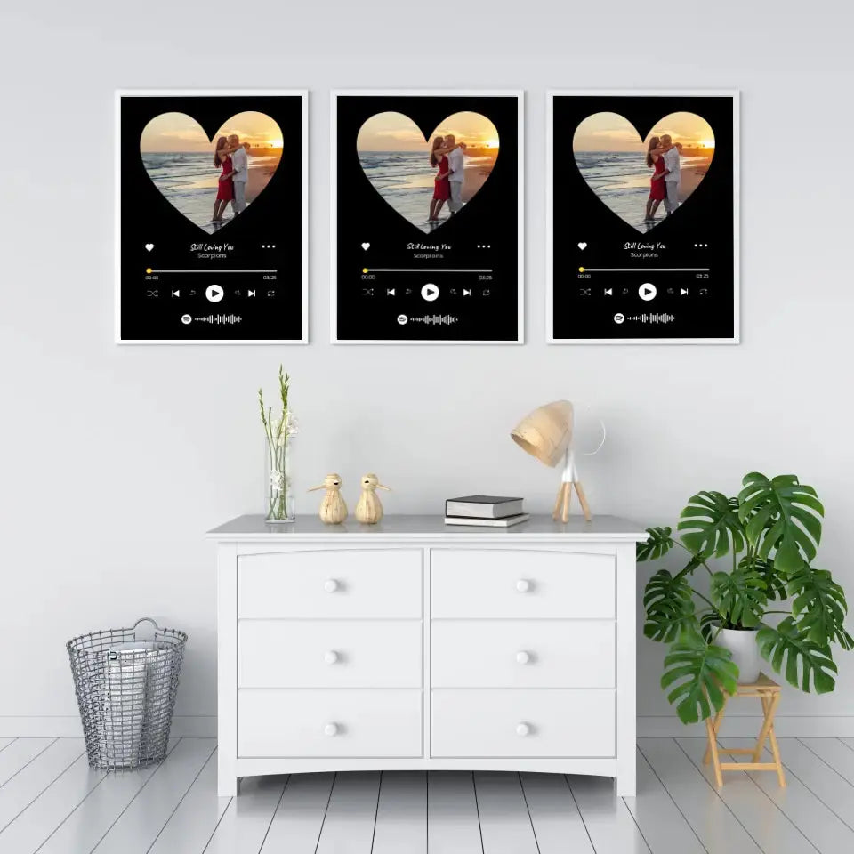 Personalizuotas Spotify muzikos grotuvo įrėmintas plakatas su jūsų nuotrauka širdelės formos, daina ir spotify kodu  Posteris(Plakatas) -  dovanokis.lt