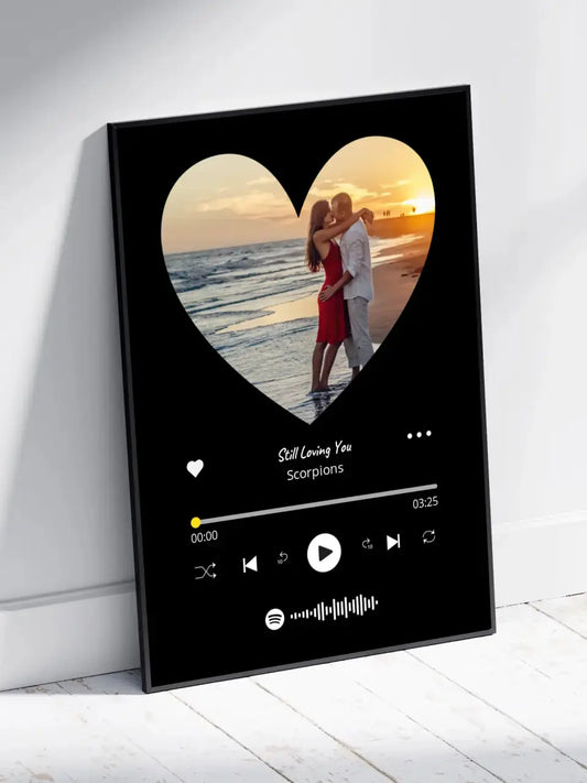 Personalizuotas Spotify muzikos grotuvo įrėmintas plakatas su jūsų nuotrauka širdelės formos, daina ir spotify kodu  Posteris(Plakatas) -  dovanokis.lt