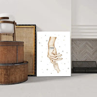 Personalizuota "Mama ir 1-4 vaikai susikibę už rankų" iliustracija ant drobės, Motinos Rankos, Naujagimio iliustracija, Menas, Laikydami rankas, Šeimos rankos  Drobe -  dovanokis.lt