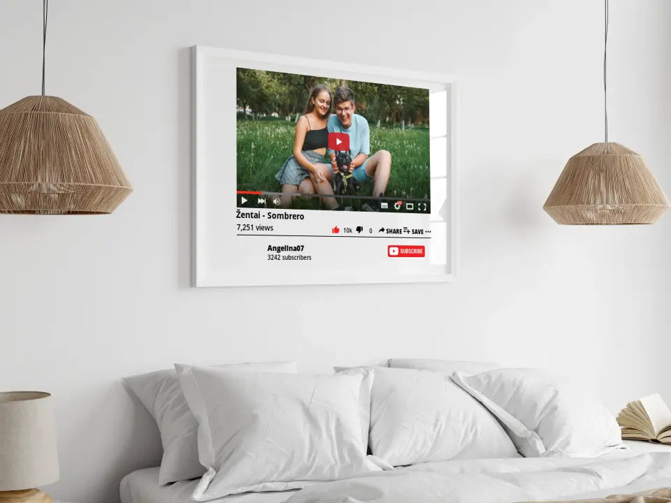 Personalizuotas "YouTube" dizaino įrėmintas plakatas su jūsų nuotrauka ir tekstu