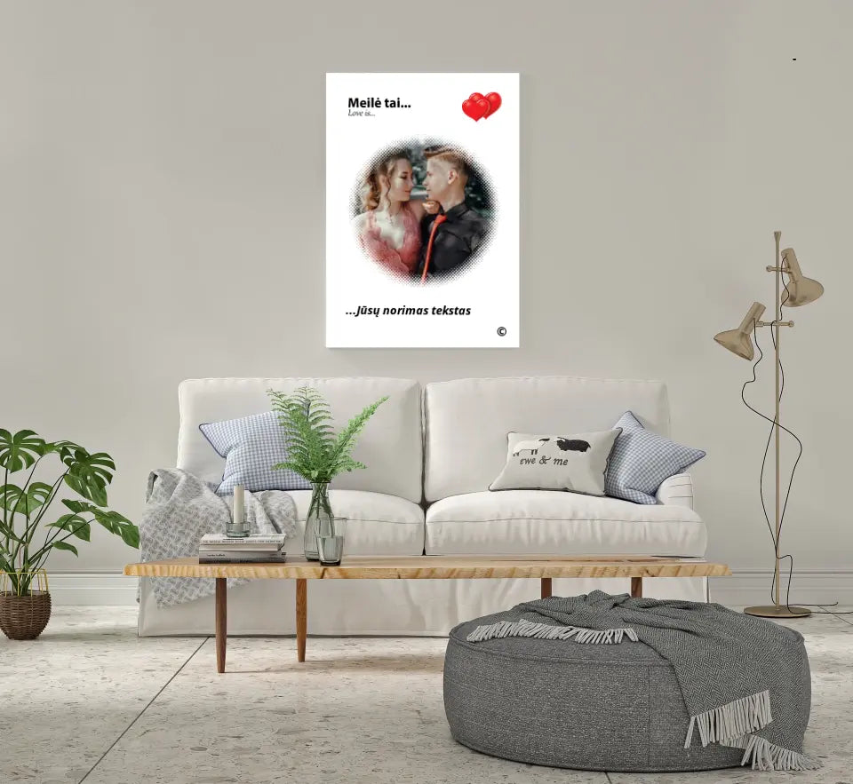 Personalizuotas "Love is" dizaino kūrinys ant drobės su jūsų nuotrauka ir citata