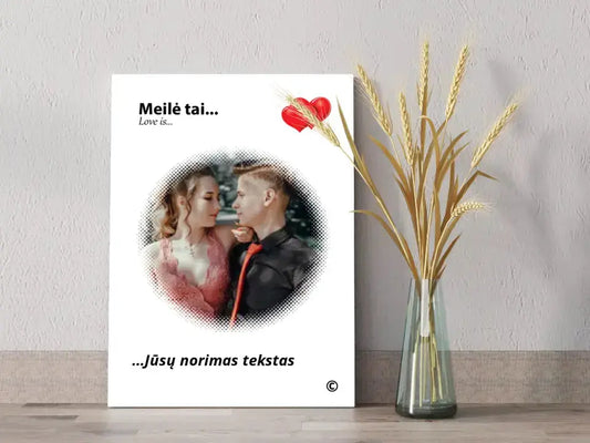 Personalizuotas "Love is" dizaino kūrinys ant drobės su jūsų nuotrauka ir citata  Drobe -  dovanokis.lt