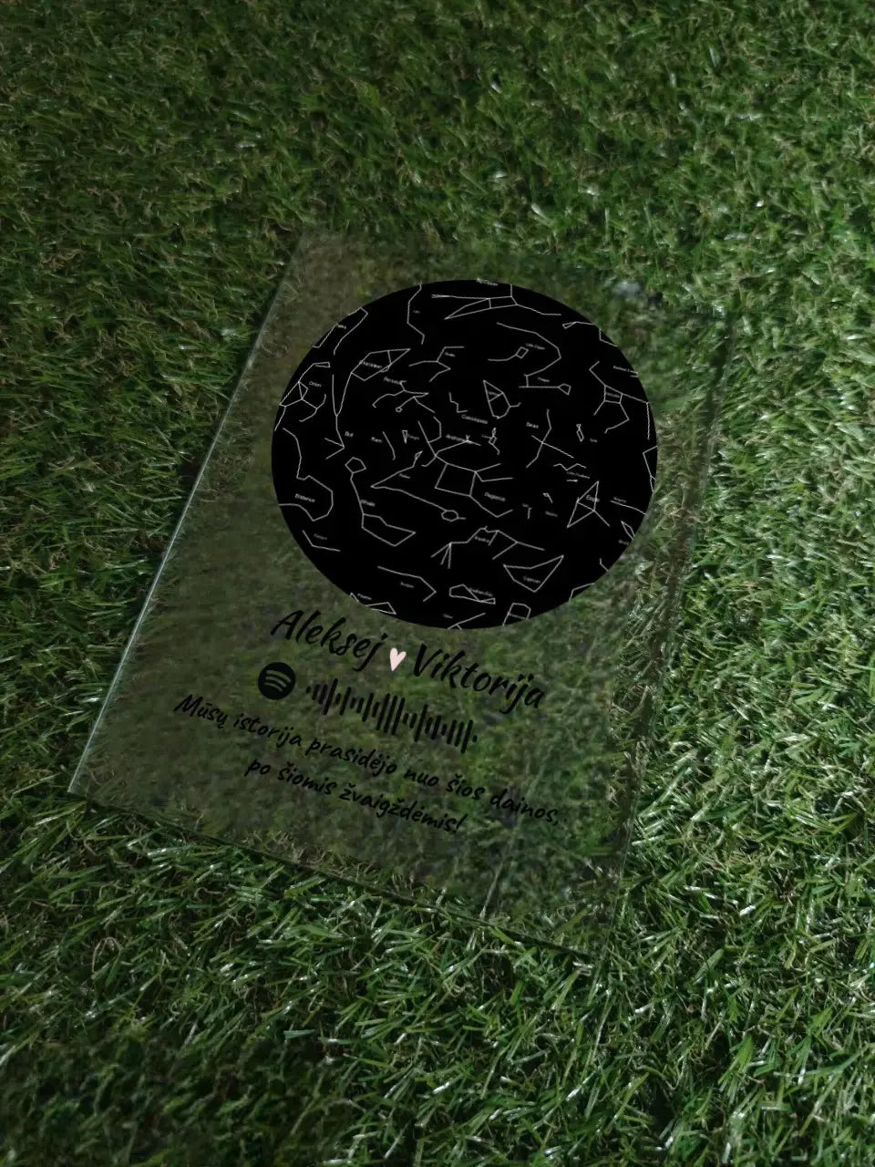 Personalizuotas žvaigždžių žemėlapis, stiklinis posteris, su spotify kodu TeeInBlue