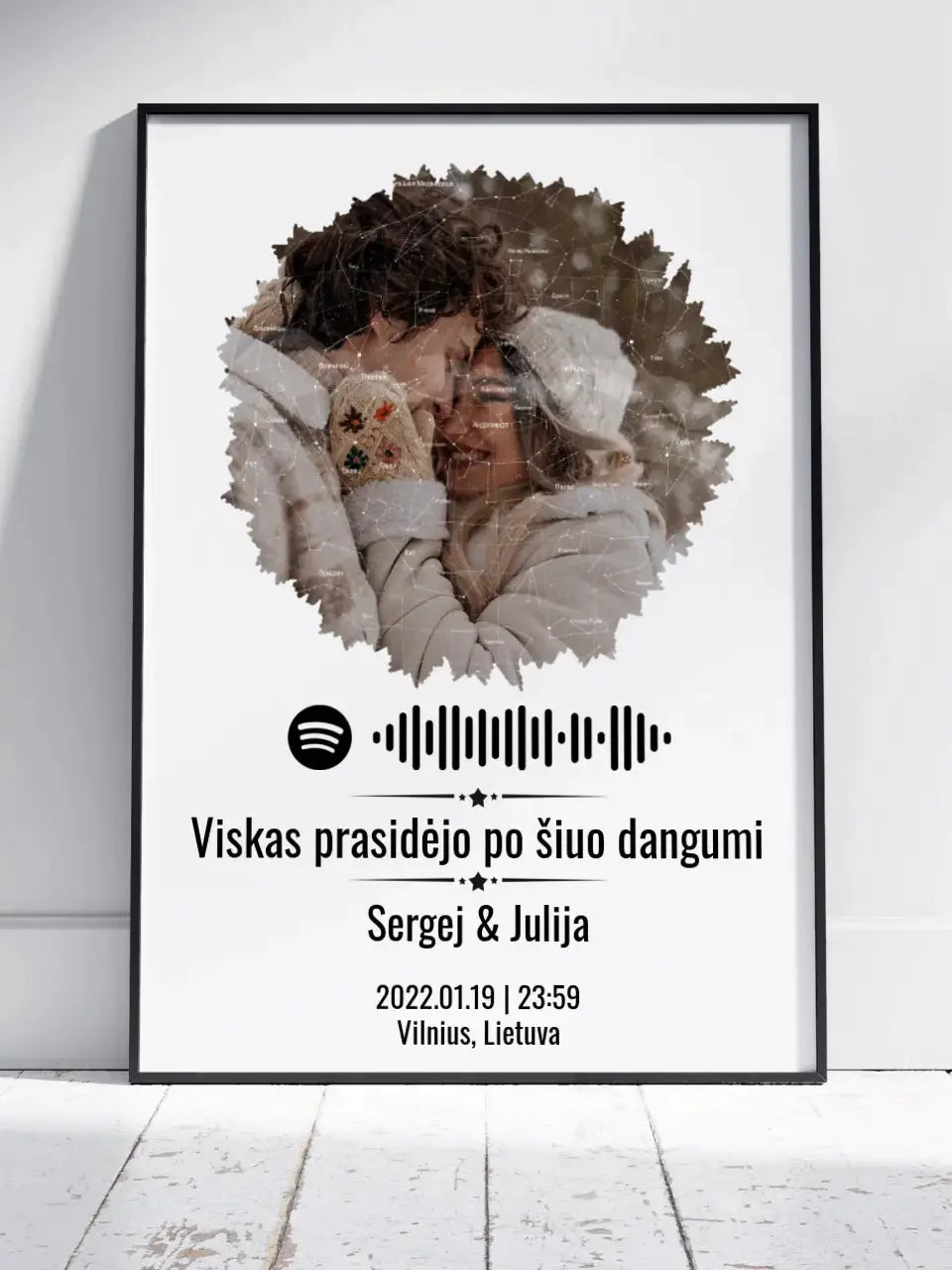 Personalizuotas žvaigždžių žemėlapis, plakatas su rėmeliu, su formos pasirinkimu, jūsų nuotrauka ir „Spotify“ kodu TeeInBlue