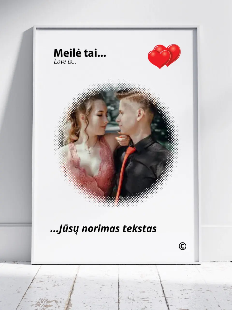 Personalizuotas "Love is" dizaino įrėmintas plakatas su jūsų nuotrauka ir citata