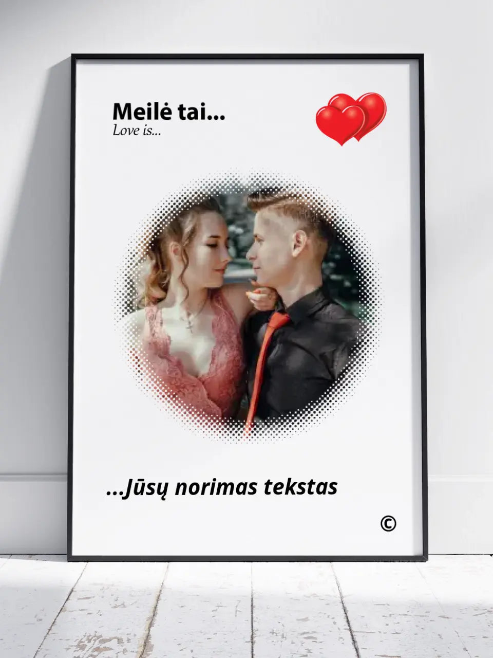 Personalizuotas "Love is" dizaino įrėmintas plakatas su jūsų nuotrauka ir citata