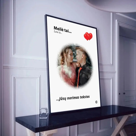 Personalizuotas "Love is" dizaino įrėmintas plakatas su jūsų nuotrauka ir citata  Posteris(Plakatas) -  dovanokis.lt