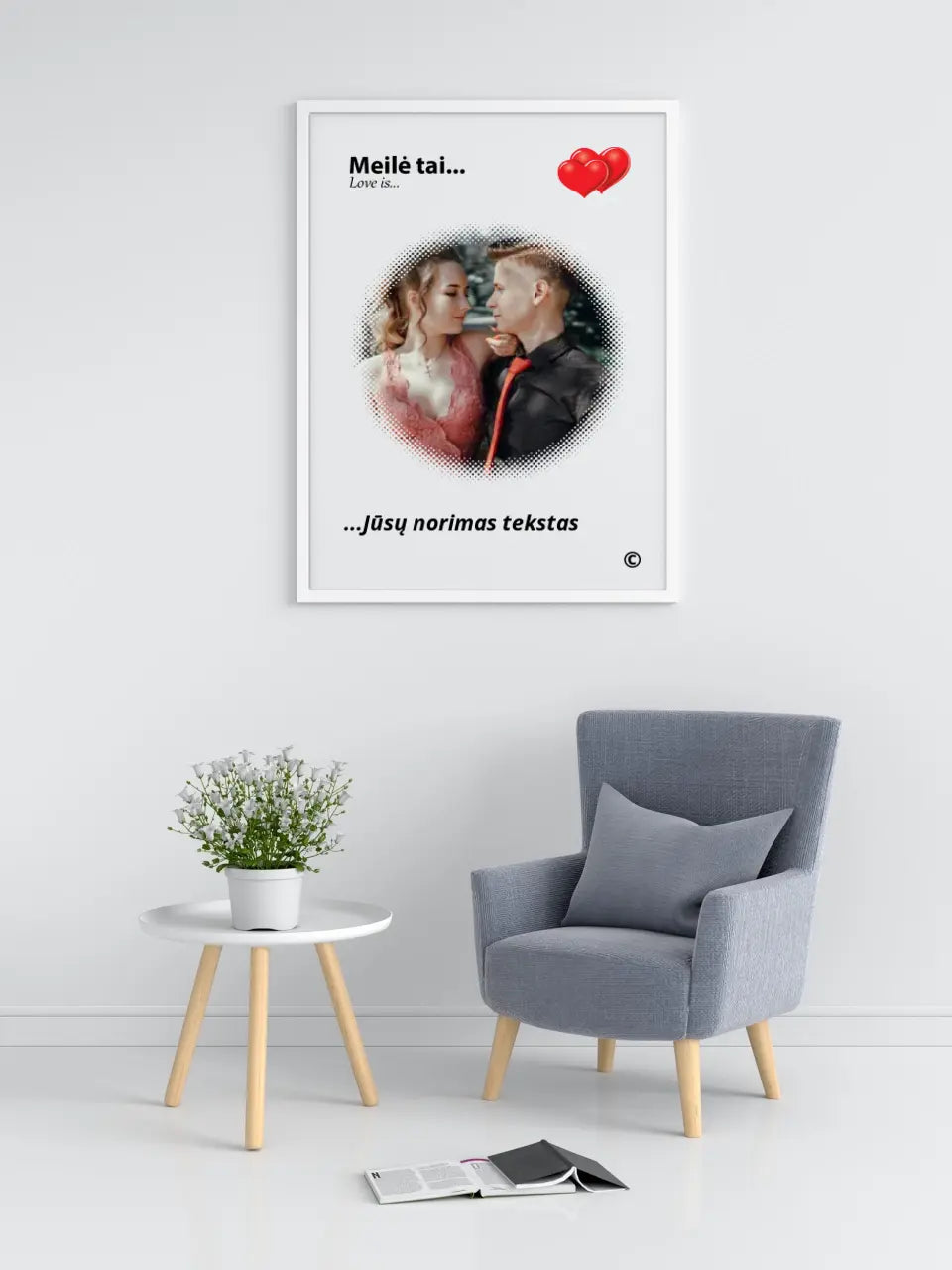 Personalizuotas "Love is" dizaino įrėmintas plakatas su jūsų nuotrauka ir citata