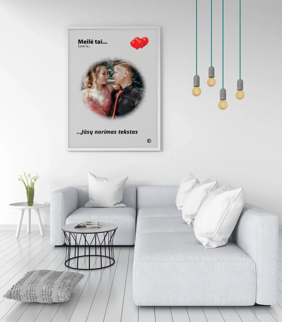 Personalizuotas "Love is" dizaino įrėmintas plakatas su jūsų nuotrauka ir citata