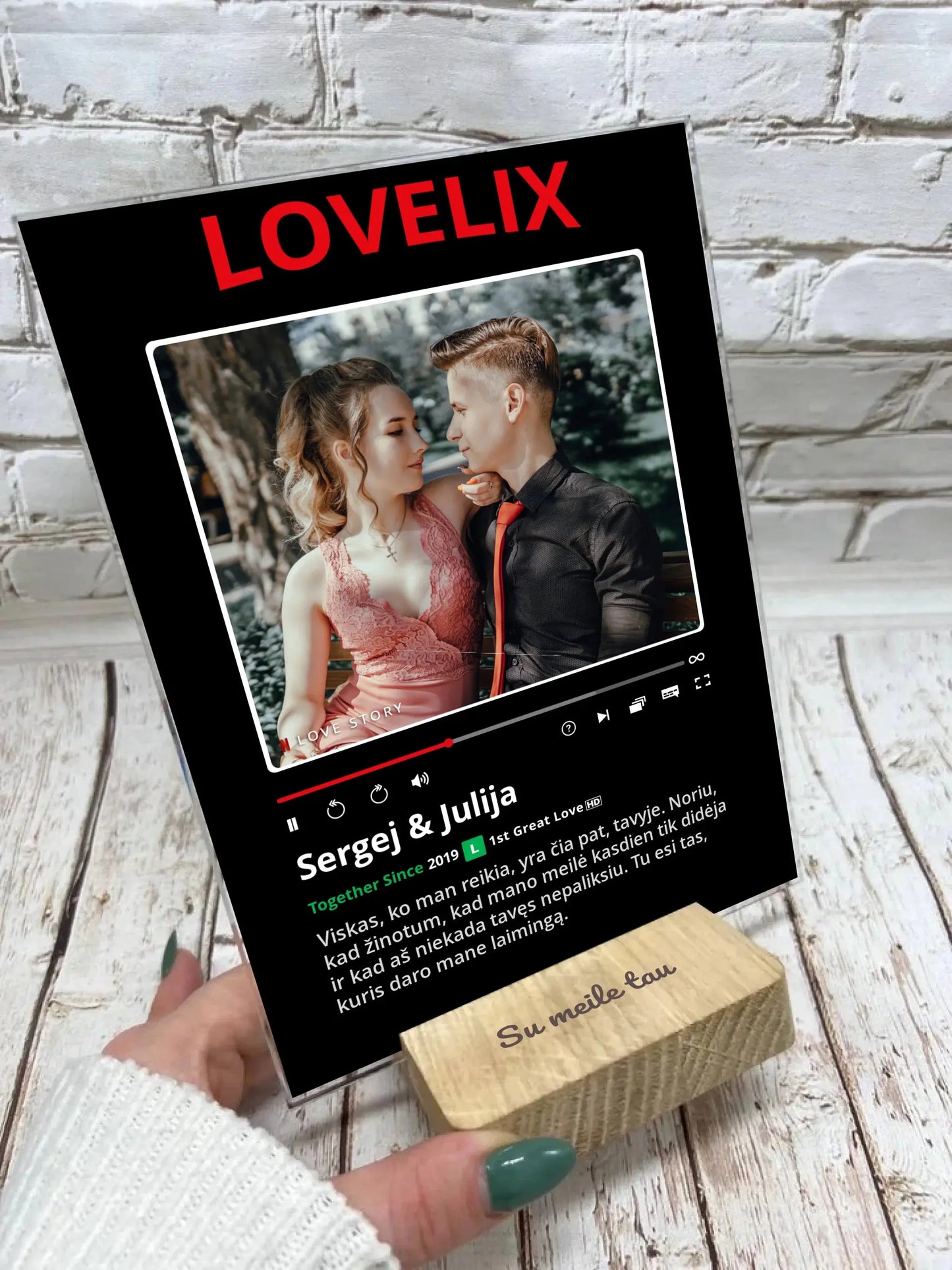 Personalizuotas "Lovelix" dizaino kūrinys ant stiklo su jūsų nuotrauka ir vardais  Stiklas -  dovanokis.lt