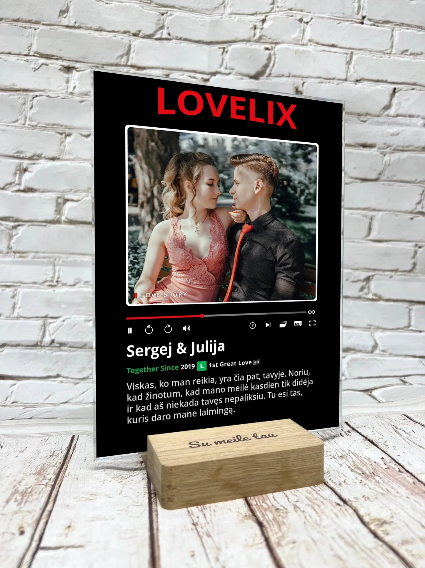 Personalizuotas "Lovelix" dizaino kūrinys ant stiklo su jūsų nuotrauka ir vardais  Stiklas -  dovanokis.lt