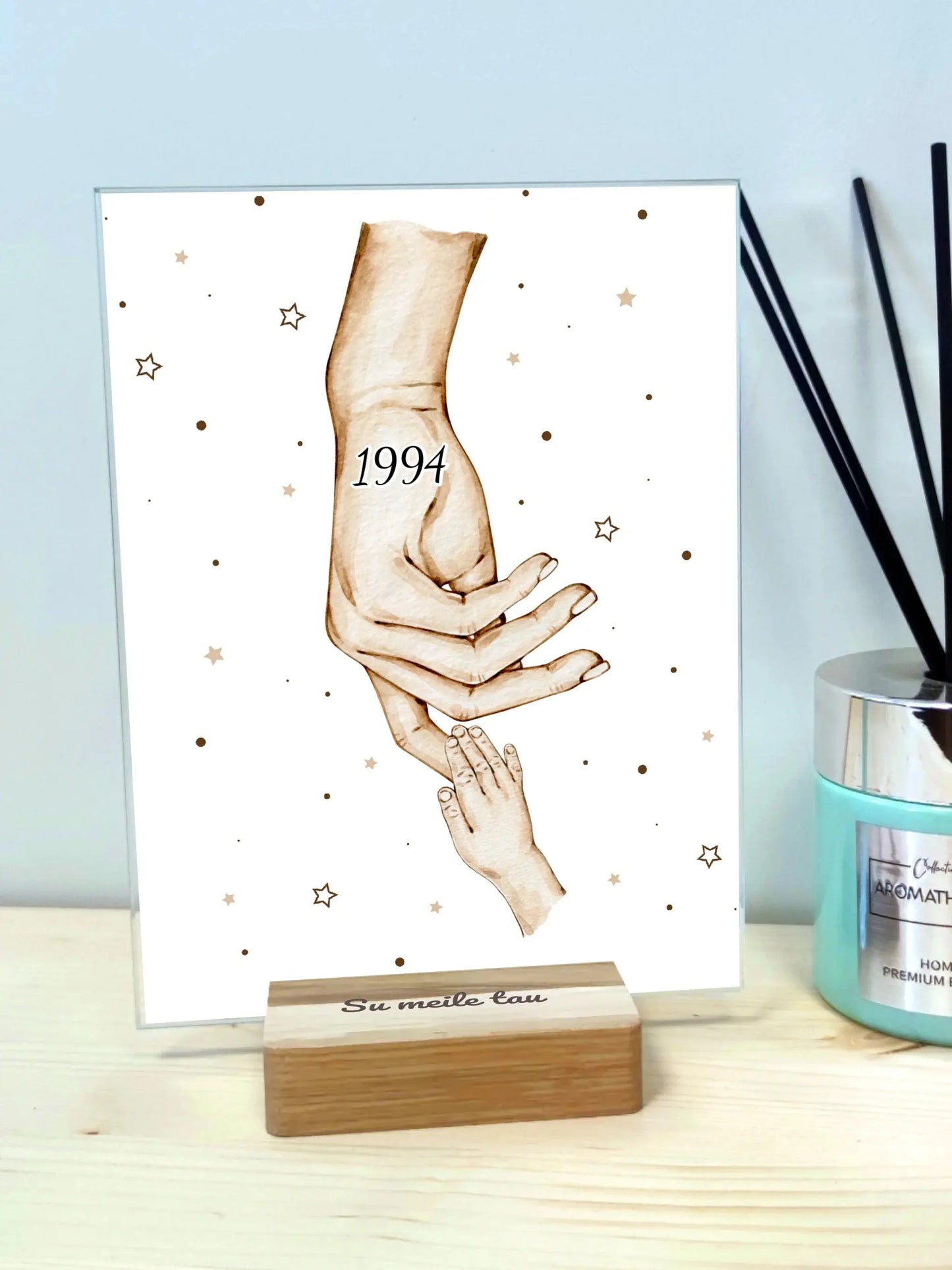 Personalizuota "Mama ir 1-4 vaikai susikibę už rankų" iliustracija ant stiklo  Stiklas -  dovanokis.lt