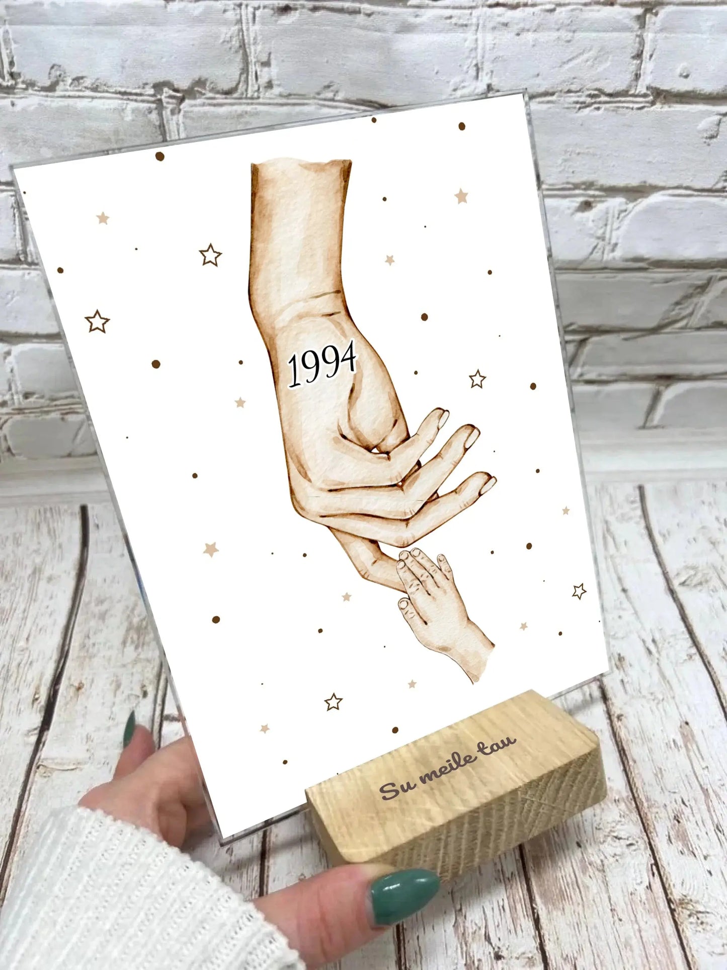 Personalizuota "Mama ir 1-4 vaikai susikibę už rankų" iliustracija ant stiklo  Stiklas -  dovanokis.lt