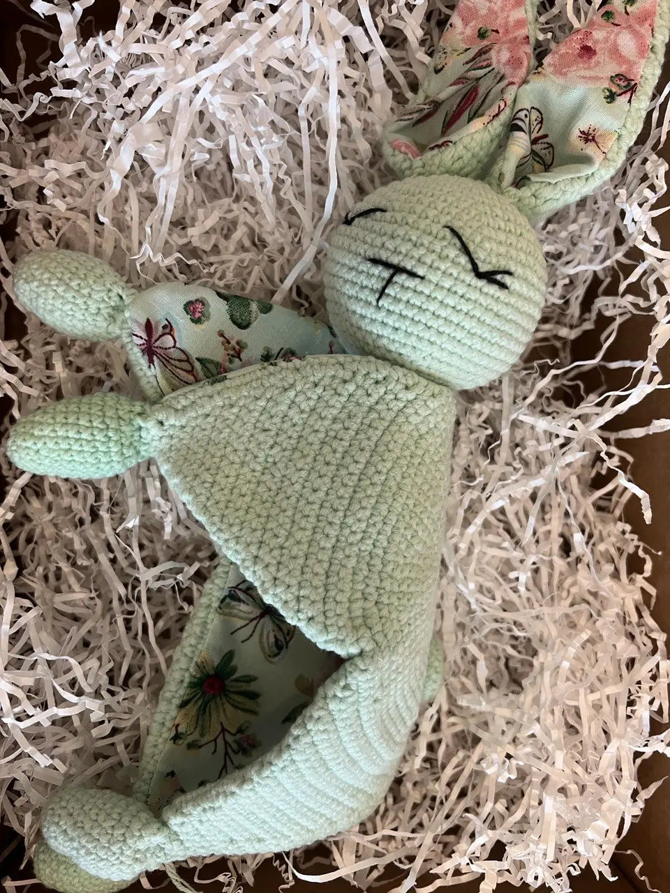 Rankų darbo migdukas Zujkutis kūdikiams - Mygdukai vaikams - Balta, Gimtadienis, Kalėdos ir Naujieji metai, Kūdikiams, Kūdikis, Melsva, Mietine, Mygdukai, Not-on-sale, Oranžinė, Rožinė, Violetinė - Sakykite „Labas“ naujam geriausiam mažylio draugui. Merli