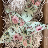 Rankų darbo migdukas Zujkutis kūdikiams - Mygdukai vaikams - Balta, Gimtadienis, Kalėdos ir Naujieji metai, Kūdikiams, Kūdikis, Melsva, Mietine, Mygdukai, Not-on-sale, Oranžinė, Rožinė, Violetinė - Sakykite „Labas“ naujam geriausiam mažylio draugui. Merli