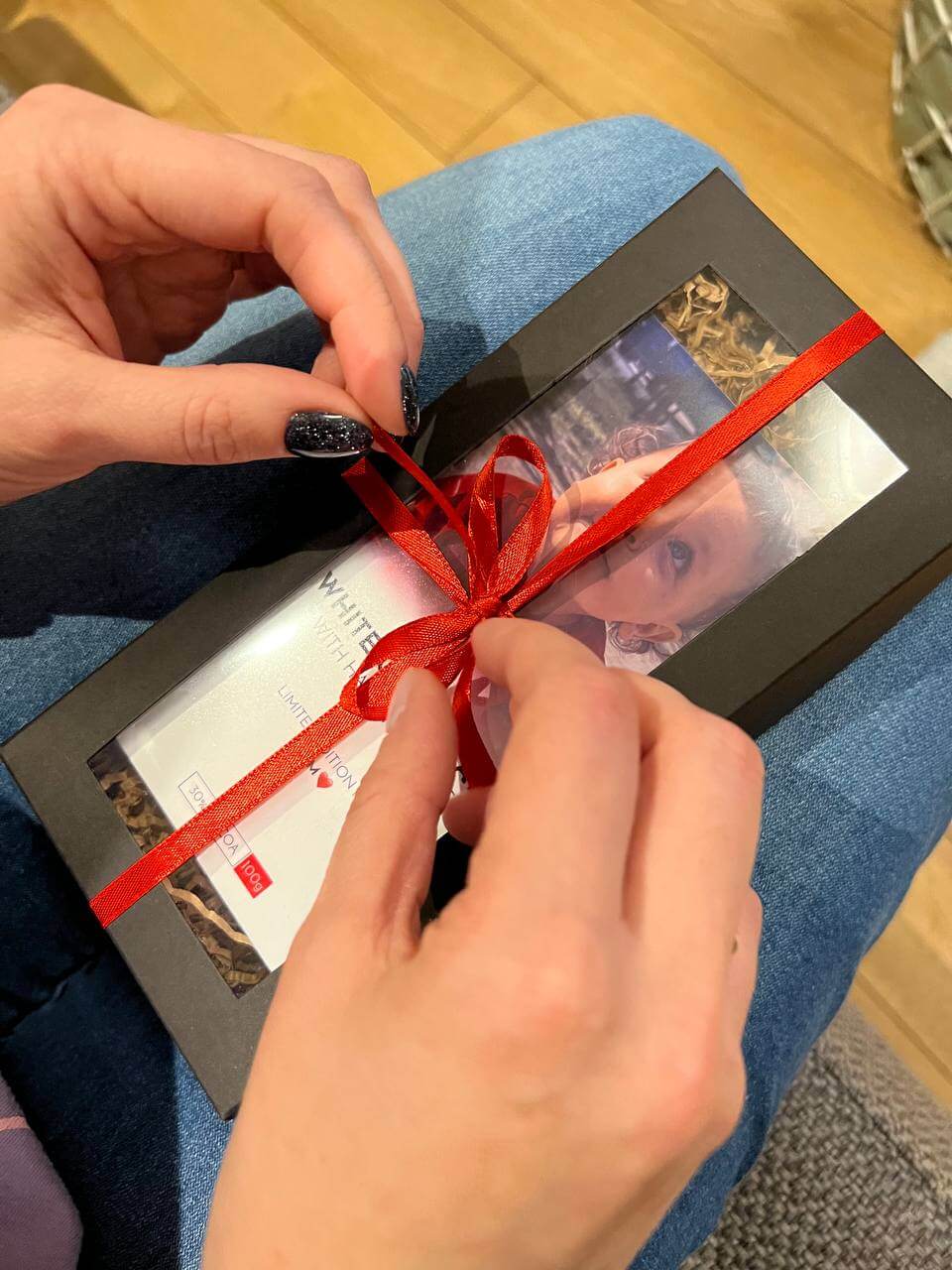 Šokoladino standartinis dovanų dėžutės įpakavimas - Įpakavimas - gift wrapping, hidden, Not-on-sale - Dovanos išpakavimas yra brangus momentas, todėl siūlome jums pakavimo paslaugą! Sutaupykite laiko ir leiskite supakuoti jūsų užsakymą už jus! 👌