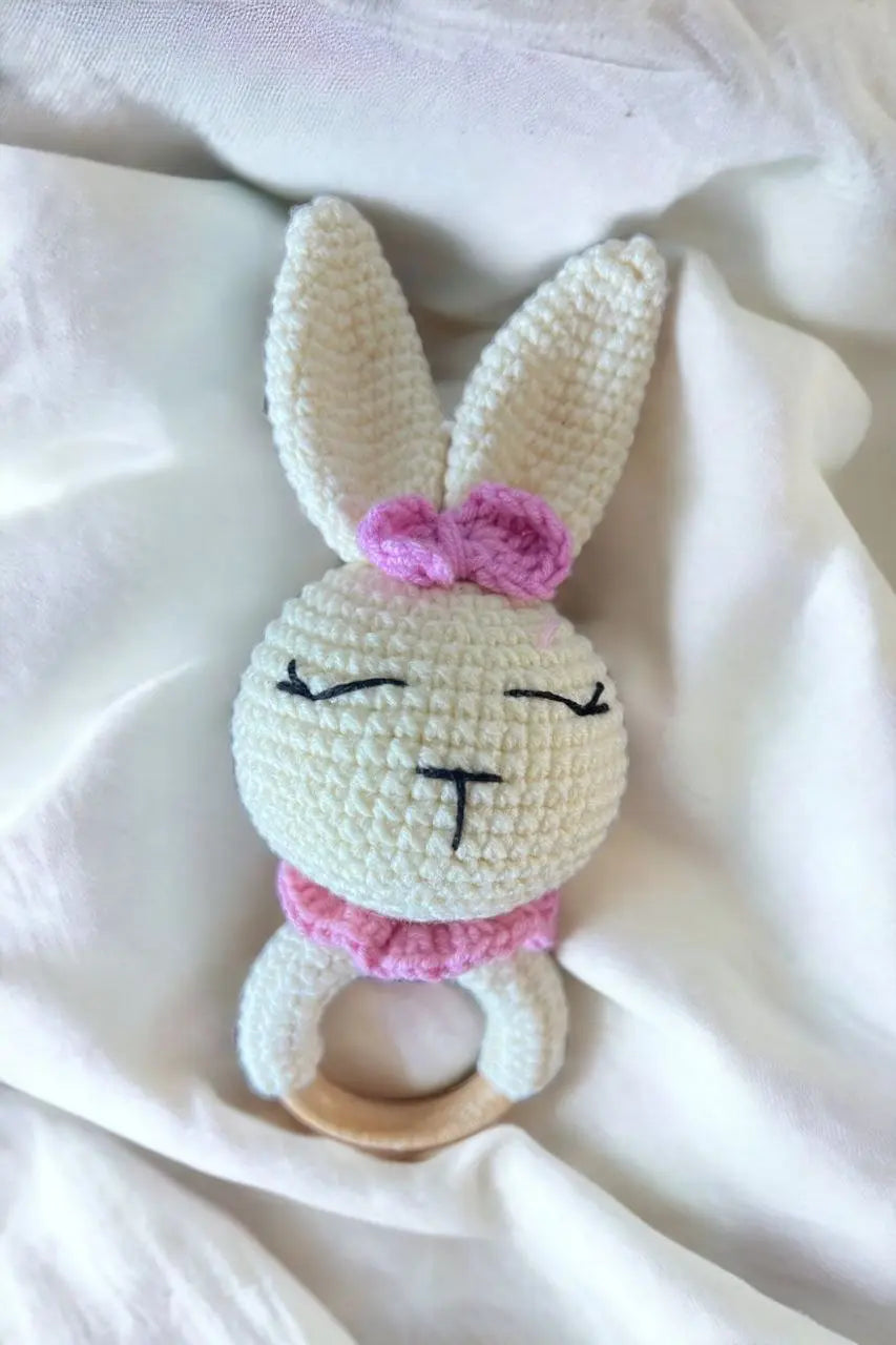 Nerti rankų darbo žaislai – barškučiai ir kramtukai vaikams - Kramtukai & Barškučiai - Balta, Barškučiai, Gimtadienis, Kalėdos ir Naujieji metai, Kramtukai, Kūdikiams, Kūdikis, Mėlyna, Not-on-sale - Megzti, nerti ir mediniai žaislai turi ypatingos energij