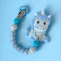 Vardinis Čiulptuko laikiklis su kramtuku - Vardinis - Gimtadienis, Kalėdos ir Naujieji metai, Kramtukai, Kūdikiams, Kūdikis, Not-on-sale, Vardas - Čiulptuko laikiklis su kramtuku. Silikoninis kramtukas – puikus žaislas kūdikiui, kuris ne tik užima mažylį,